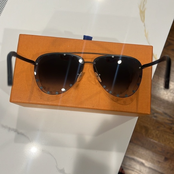 Studded LV Aviator sunglasses - Picture 3 of 11
